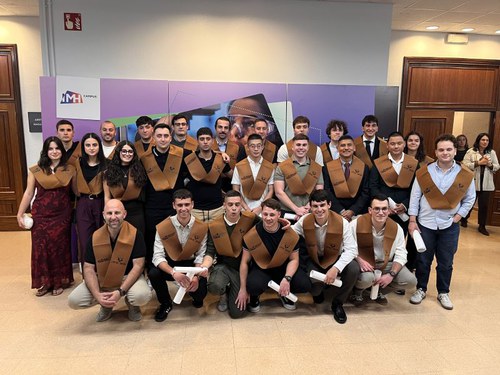 IMH Campuseko unibertsitate graduazio ekitaldia: argazkiak eta bideoa. 2026